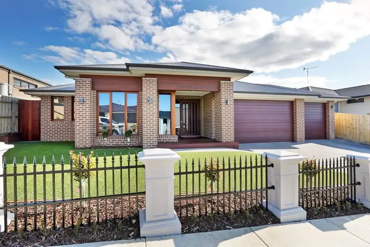 18 Woolondoon Drive, Highton VIC 3216