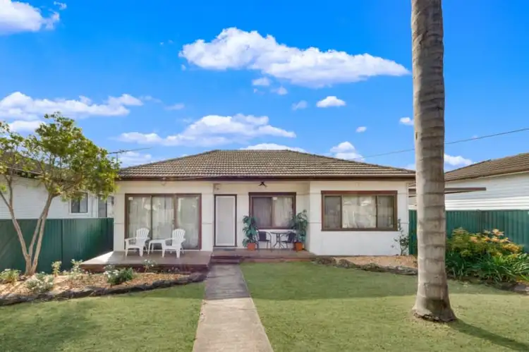 11 Foreman Street, Glenfield NSW 2167