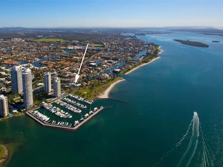 2/10 Oatland Esplanade, Runaway Bay QLD 4216