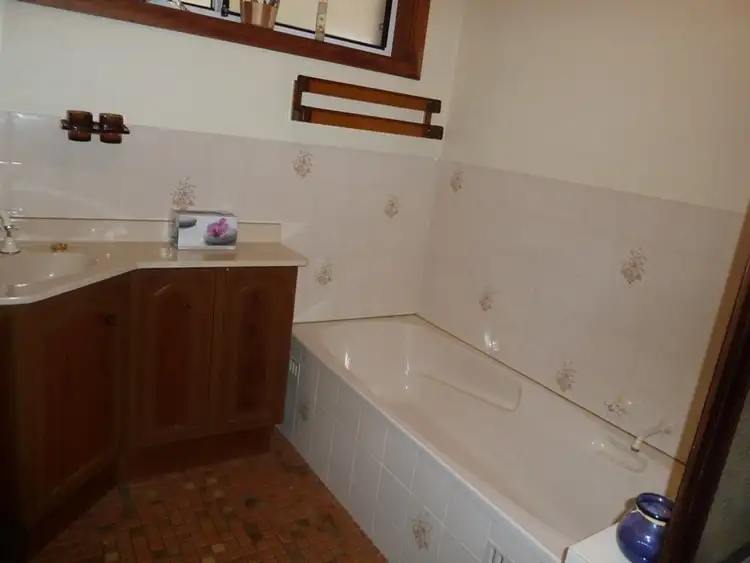 Fifth view of Homely house listing, 2 Hartley Court, Mount Gambier SA 5290
