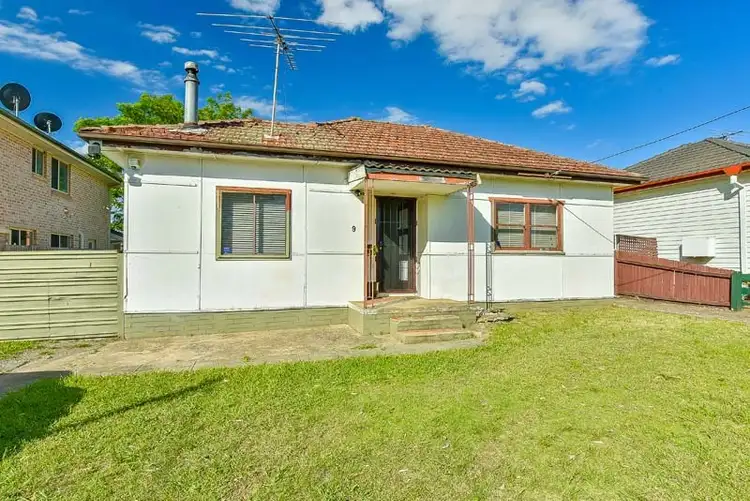 9 Hughes Street, Leumeah NSW 2560