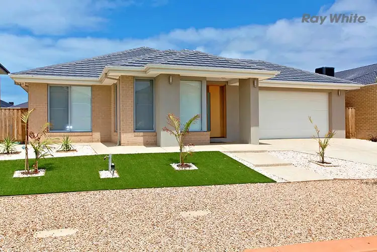 18 Brindabella Chase, Sanctuary Lakes VIC 3030