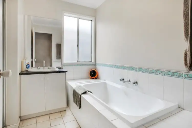Fifth view of Homely house listing, 5 Delatite Way, Skye VIC 3977