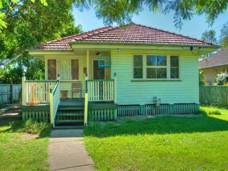 6 Crosshill Street, Leichhardt QLD 4305