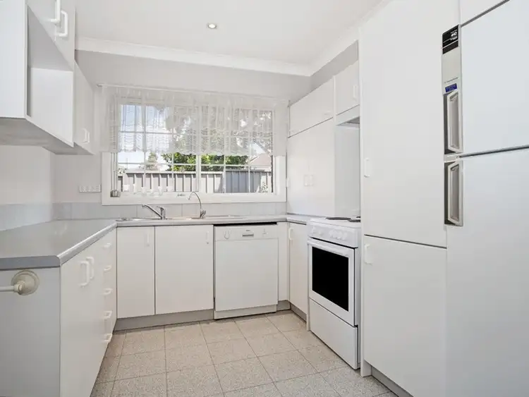 Fourth view of Homely villa listing, 2/37 Glencoe Street, Sutherland NSW 2232