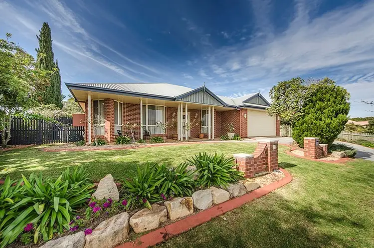 18 Banksdale Drive, Middle Ridge QLD 4350