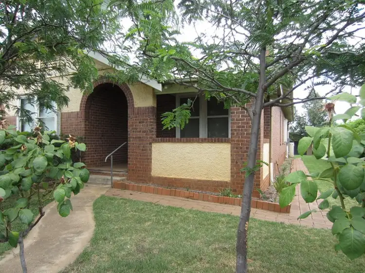 136 DeBoos Street, Temora NSW 2666