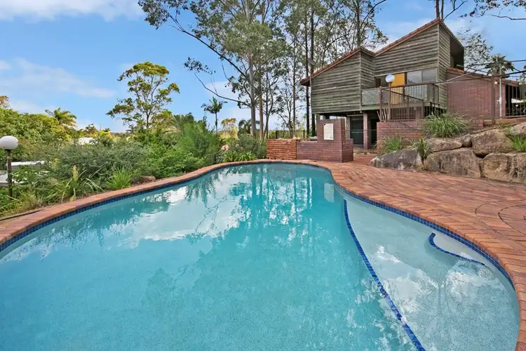 8 Wirra Street, Chapel Hill QLD 4069