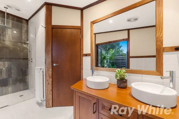 Seventh view of Homely house listing, 5 Suzanne Court, Briar Hill VIC 3088