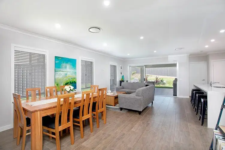 17 Dillon Road, Flinders NSW 2529