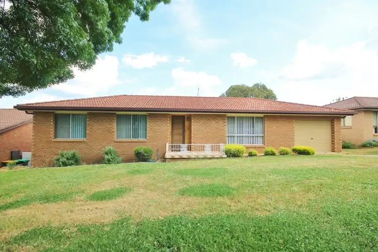 8 Hardy Avenue, Young NSW 2594