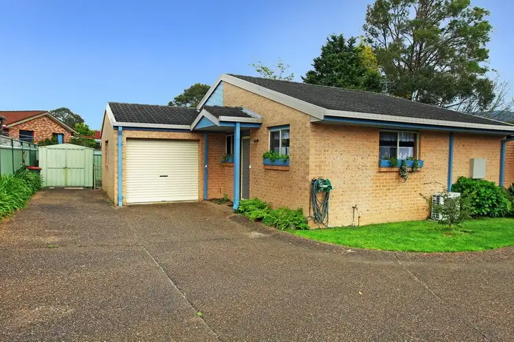 4/5 Waroo Place, Bomaderry NSW 2541