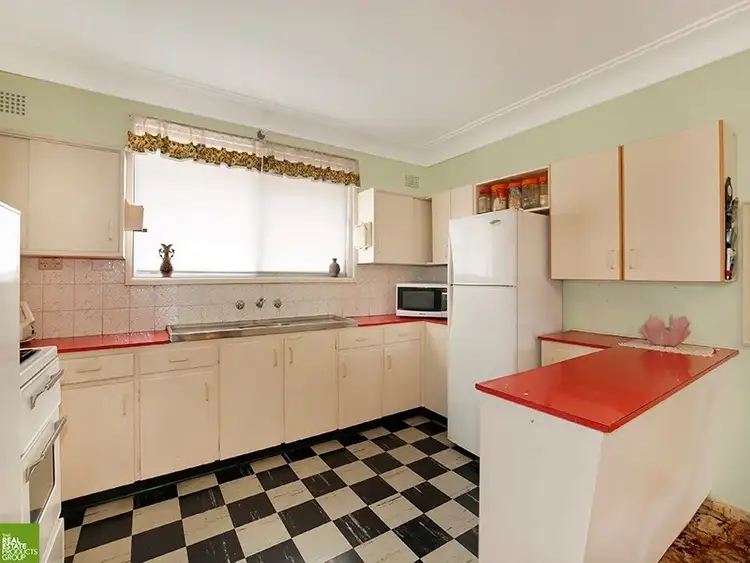 Second view of Homely house listing, 4 Gerard Avenue, Farmborough Heights NSW 2526