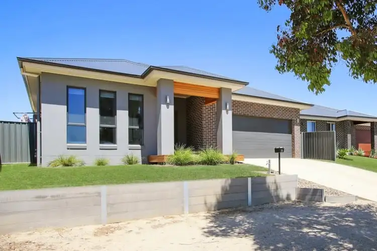 24 Silky Oak Avenue, Wodonga VIC 3690