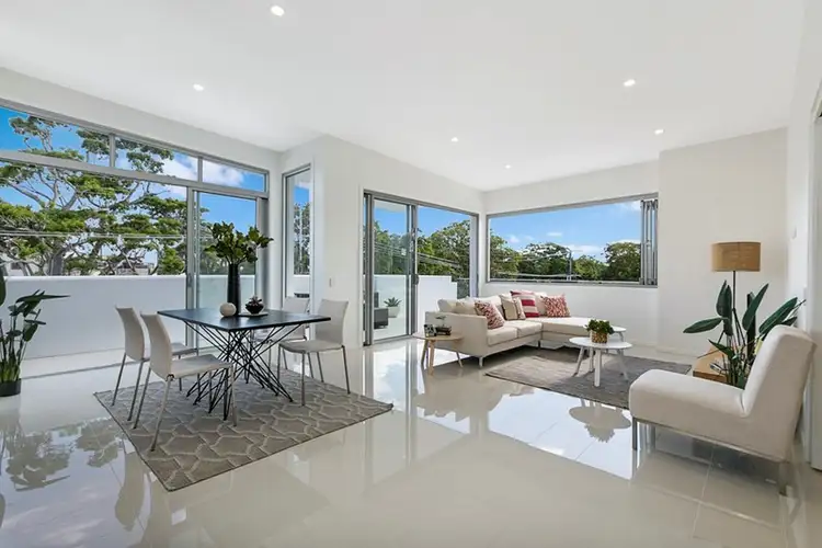 Main view of Homely apartment listing, 18/22 Bay Terrace, Wynnum QLD 4178
