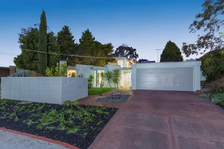 11 Manor Crescent, Highton VIC 3216