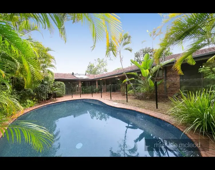 35 Farnworth Street, Chapel Hill QLD 4069