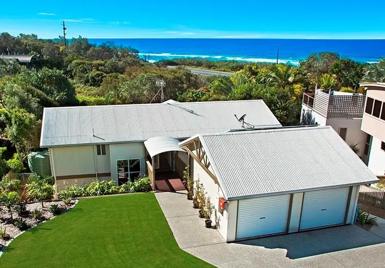 Second view of Homely house listing, 3 Crusoe Court, Castaways Beach QLD 4567