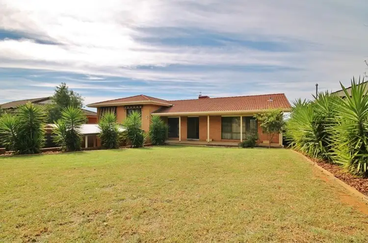 8 Back Creek Road, Young NSW 2594