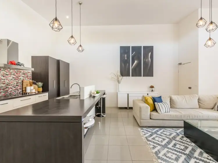 2/617-619 Logan Road, Greenslopes QLD 4120