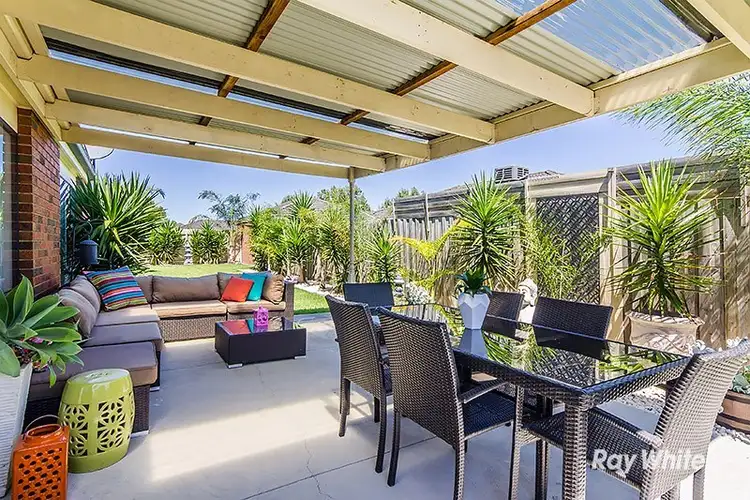 18 Bookham Way, Cranbourne West VIC 3977
