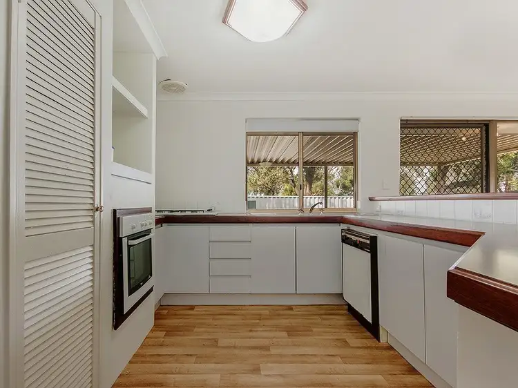 Fifth view of Homely house listing, 8 Maple Vista, Parmelia WA 6167