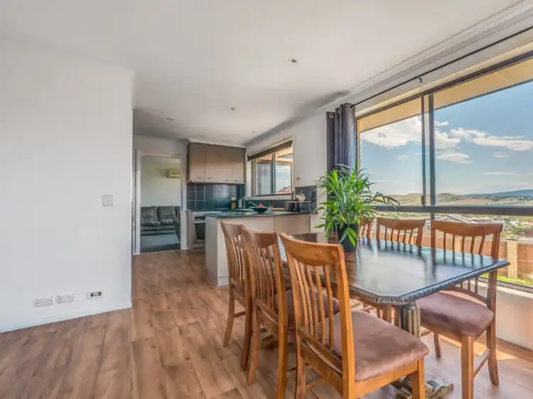 100 Oakdowns Parade, Oakdowns TAS 7019