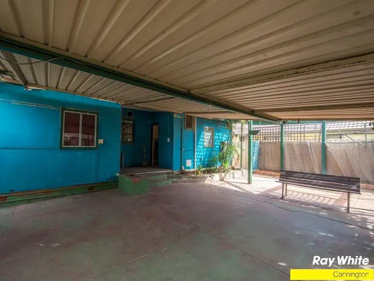 128 Centre Street, Queens Park WA 6107