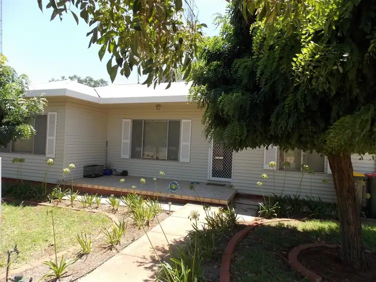 6 Dugga Street, Peak Hill NSW 2869