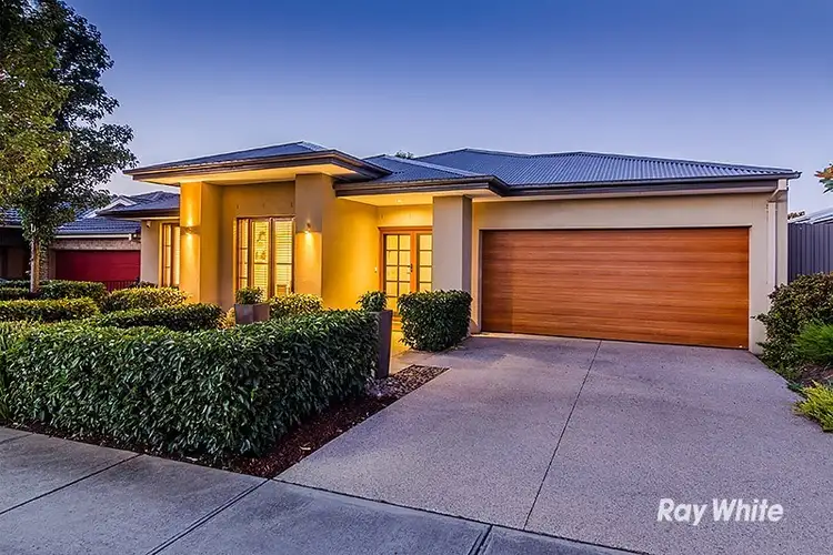 6 Nature Circuit, Cranbourne North VIC 3977