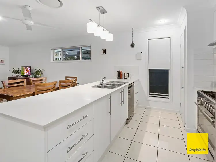 Seventh view of Homely house listing, 2 Higgs Circuit, Wynnum West QLD 4178