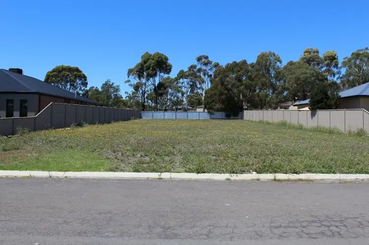 8 Normanby Place, Hamilton VIC 3300