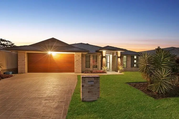 4 Camille Crescent, Wynnum West QLD 4178
