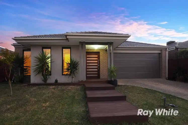 18 Powerscout Retreat, Cranbourne VIC 3977