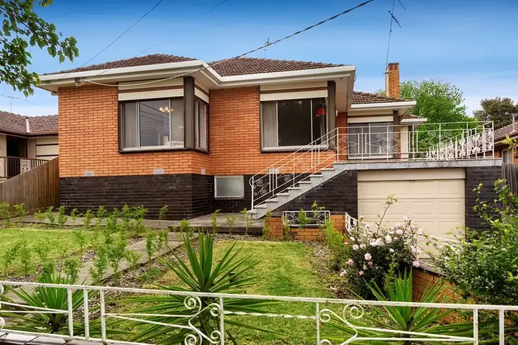 8 Freeland Grove, Jacana VIC 3047