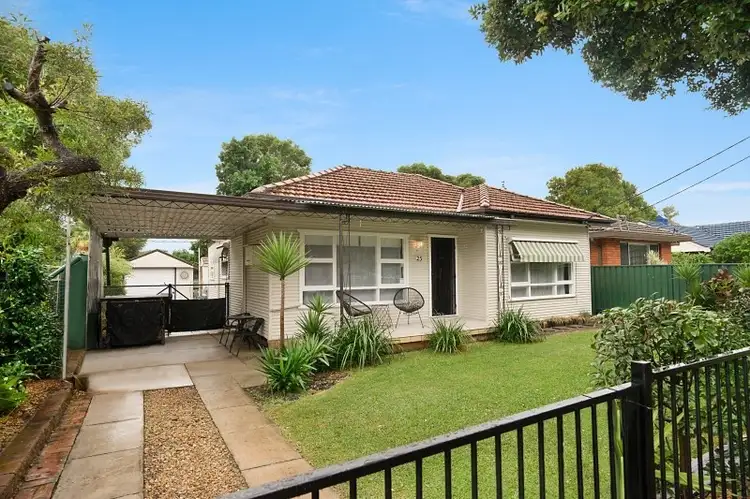 25 Florida Avenue, Woy Woy NSW 2256