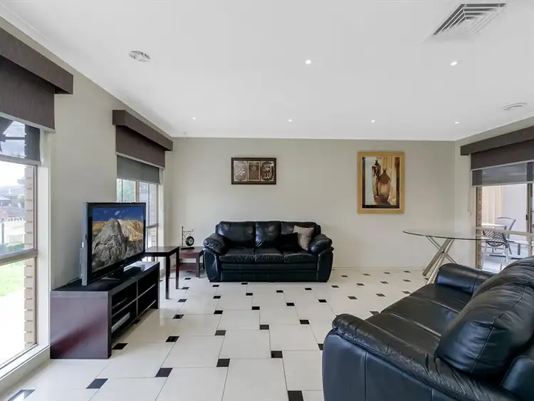 Fifth view of Homely house listing, 2 Callan Court, Mill Park VIC 3082