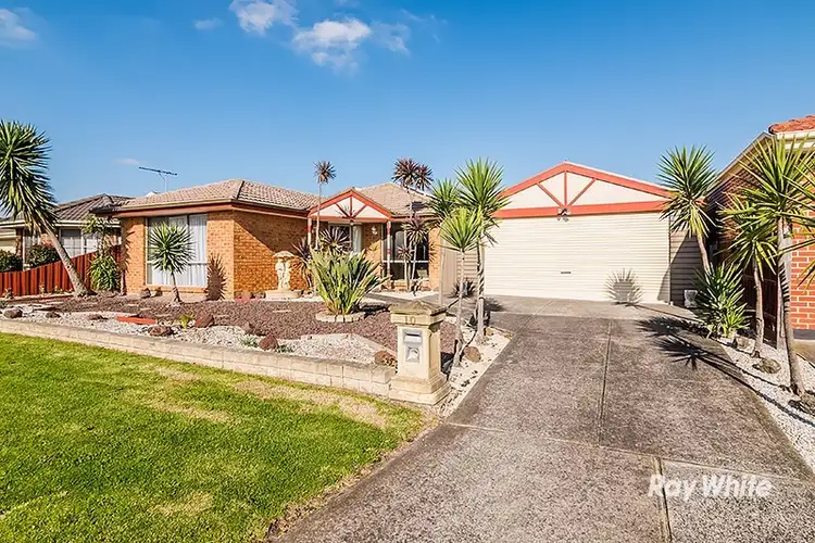 10 Landau Court, Cranbourne North VIC 3977