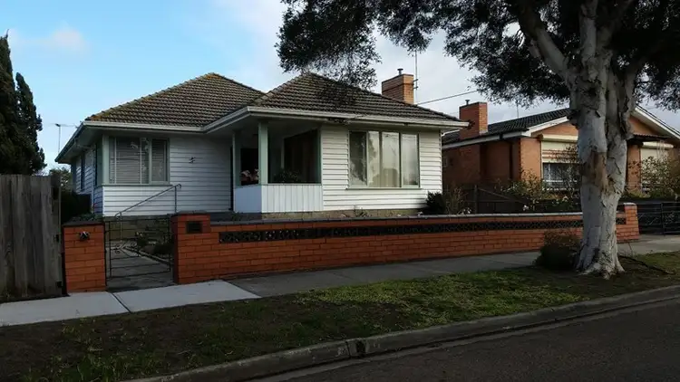 1 Ivanhoe Avenue, St Albans VIC 3021