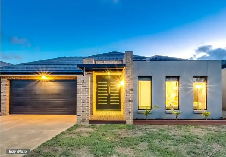 119 Middle Park Drive, Sanctuary Lakes VIC 3030