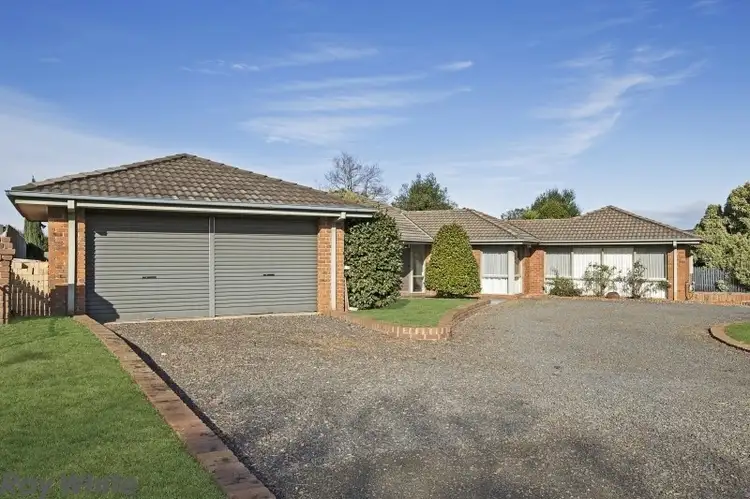 25 Jinker Way, Romsey VIC 3434