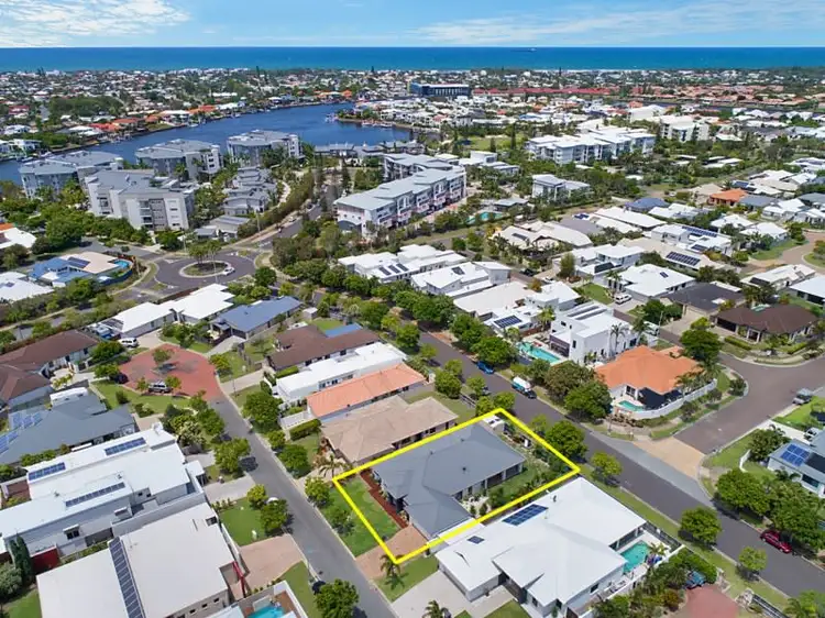2 Castaway Court, Kawana Island QLD 4575