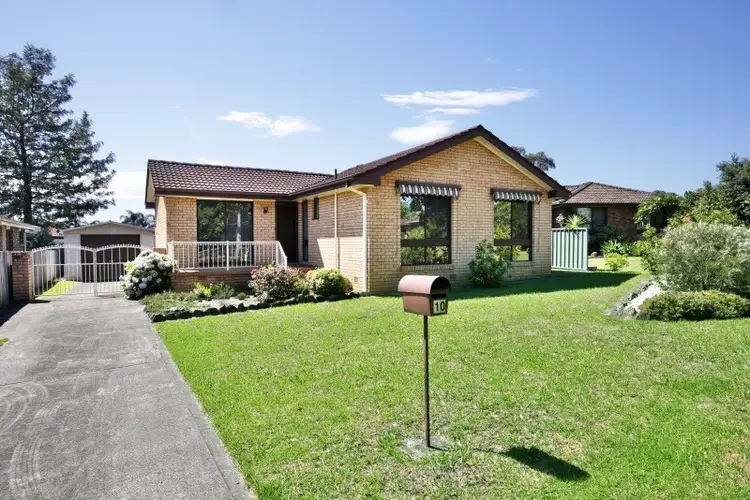 10 Alverstoke Close, Bomaderry NSW 2541