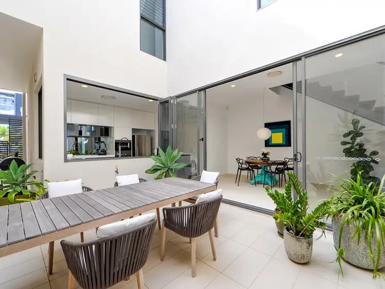 Villa 14, 17 Killowill Avenue, Paradise Point QLD 4216