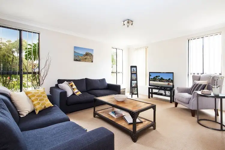 3/6-8 Bataan Close, Illawong NSW 2234