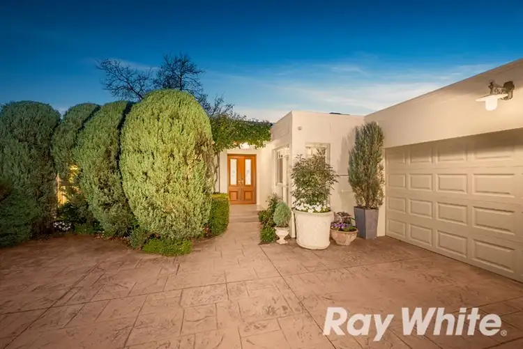 2/32 McIntyre Street, Burwood VIC 3125