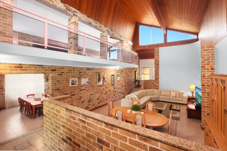 4 Albion Close, Bossley Park NSW 2176