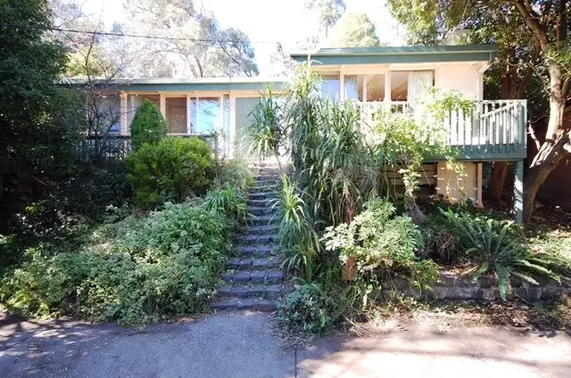 10 Summerhill Road, Montrose VIC 3765