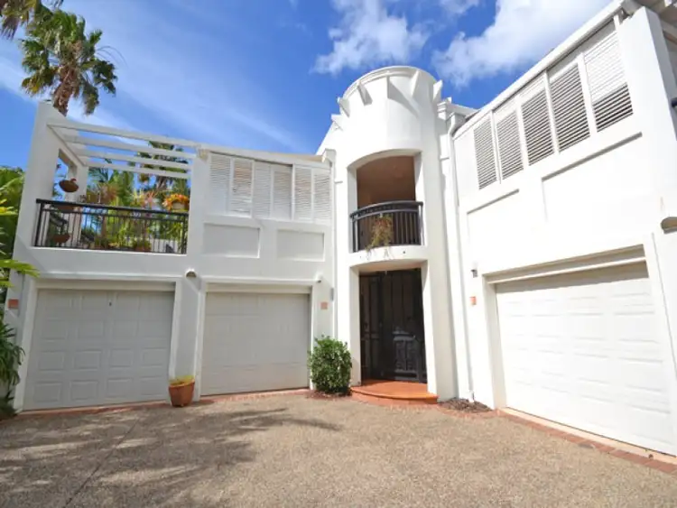 1/100 Cotlew Street East, Southport QLD 4215