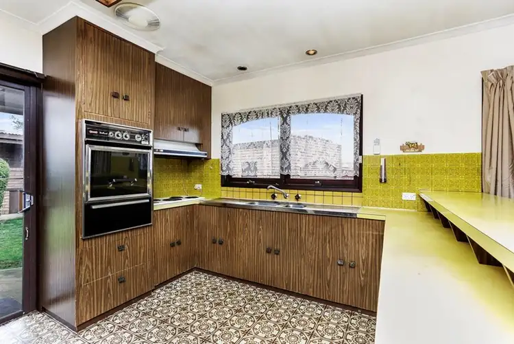 Second view of Homely house listing, 2 Shanahan Court, Hamilton VIC 3300